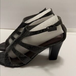 Elegant gray flau snake skinStrappy Heels